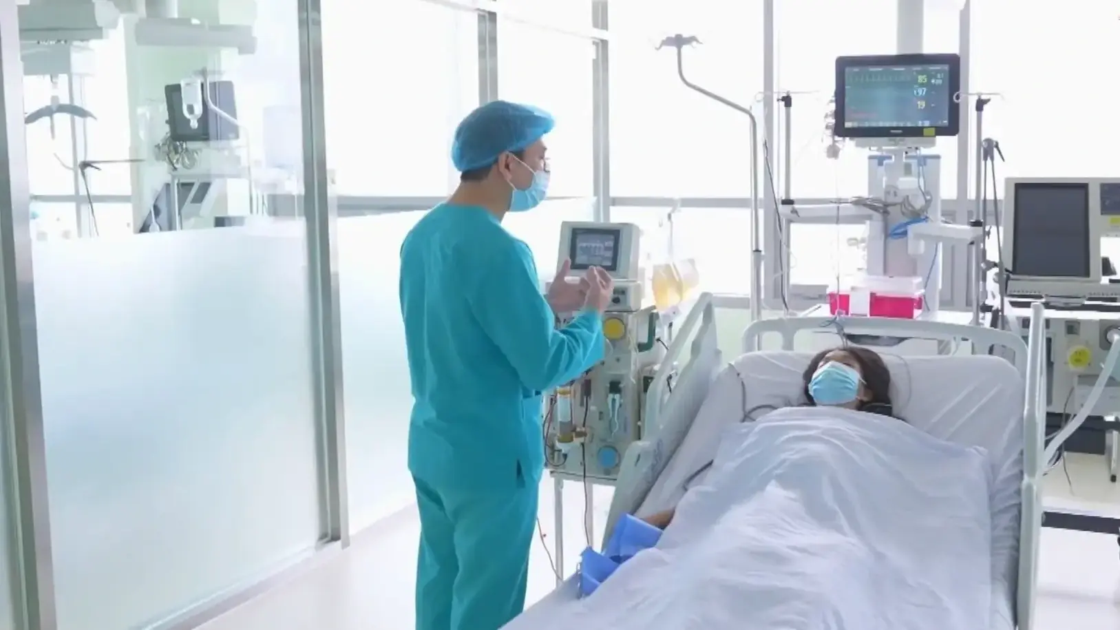 Lần đầu tiên ghép gan bất đồng nhóm máu ở người lớn